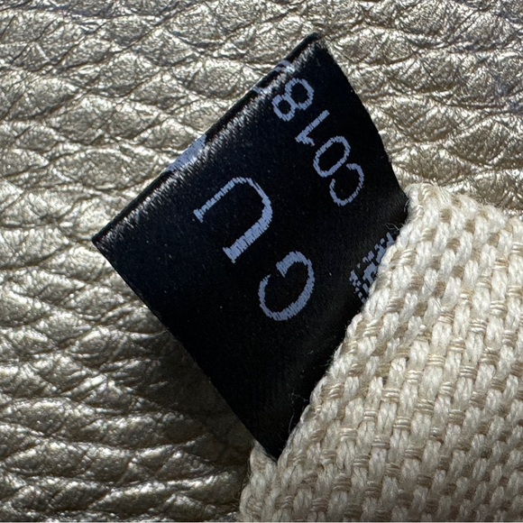 Gucci Metallic/Gold Pebble Leather Soho Clutch - Picture 12 of 16